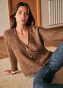 253605001_Charlesjumperclw9jcgbk5orzokrwrrsi.thumb.jpg.1fed01c16a53ae11ad0fc98a7d3f5f09.jpg
