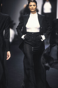 26504843_Lanvin1993WomenRTW101.thumb.jpg.fa9a32b560b7a88808565f7e343b1e1d.jpg