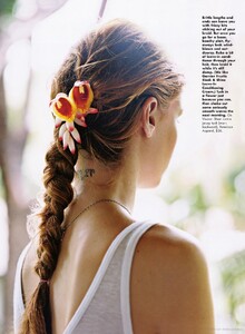 GB - Elle Girl (April 2006) - Lazy Days - 002.jpg