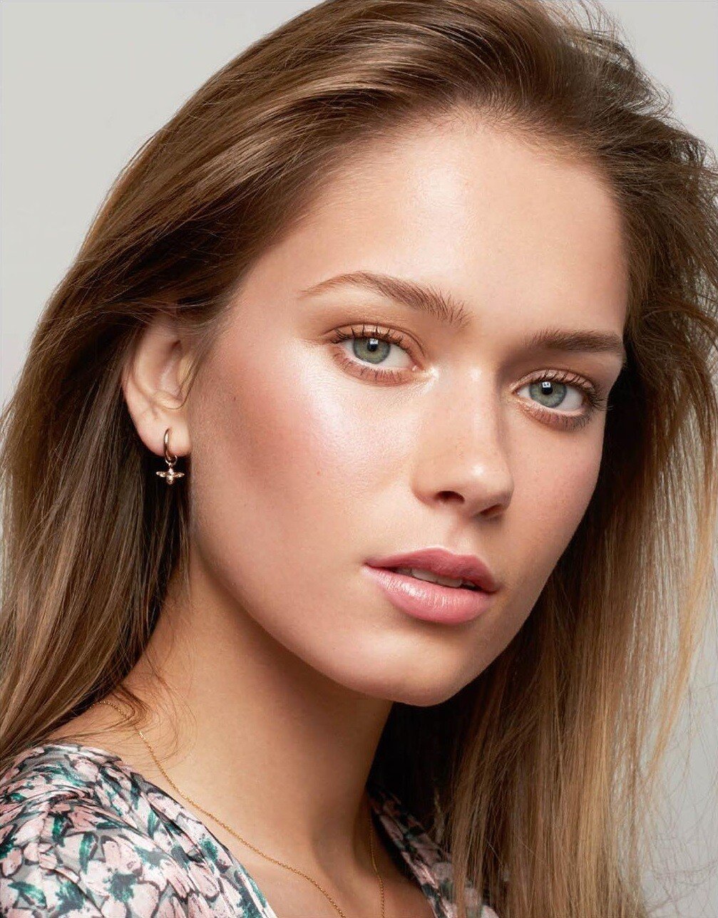 https://www.bellazon.com/main/uploads/monthly_2019_11/285007746_IlonaClementintfemmeac4nov2019c.jpg.674661c5ee88e4dede3862a8a64735b6.jpg