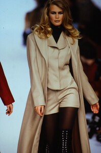 294777780_martine-sitbon-fw-1991-claudia(3).thumb.jpg.ae60889ce1894a2fa7450644cd0cee3a.jpg