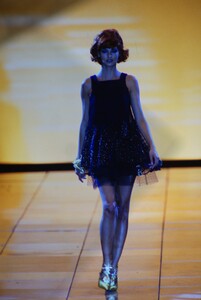 295781962_linda-evangelista(5).thumb.jpg.8e18a2e7c54378314ce8e446e193017b.jpg
