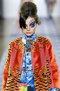 356052343_LibertineRunwaySeptember2019NewYorkFashionVmtevLtHkaVx.thumb.jpg.264fa0797b2545a5f29bb260d423489e.jpg