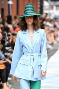 370053015_CynthiaRowleyRunwaySeptember2019NewYork-wTX8-svX5Zx.thumb.jpg.9ef8f586c74d0b5efe4e3b9bded312cf.jpg
