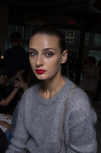 384219864_NaeemKhanSpring2020BackstagejQ2pC2nWEb1x.thumb.jpg.2d41dfd16ec711b243e60875f13cbb05.jpg