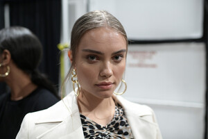 404675764_ElieTahariBackstageSeptember2019NewYorkygF9G_mEKzyx.thumb.jpg.7f6fcc7ea4b7a5d422b7d6608252824f.jpg