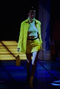 408161125_linda-evangelista(3).thumb.jpg.c8affb790003422d3654a0167881a960.jpg