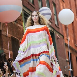 412719433_CynthiaRowleyRunwaySeptember2019NewYorkYKqD7Ycziokx.thumb.jpg.2bfd940535ef145da6903ca5391b7d9d.jpg