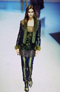 414067563_valentino-fw-1997(9).thumb.jpg.0f3db8cd6ff00328849e72f3da5bc43c.jpg