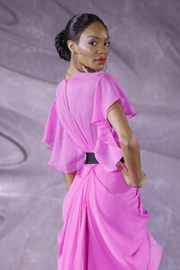 451897453_NaeemKhanRunwaySeptember2019NewYork1xkF3CHefSBx.thumb.jpg.babea871536679eede3f2744673e7382.jpg