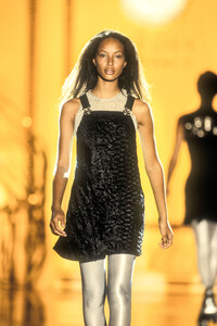 466108563_GianniVersace1994HauteCouture10.thumb.jpg.c7eeb57c8e02a52caf48bb440bd01f28.jpg