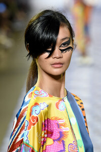 495490286_LibertineRunwaySeptember2019NewYorkFashion9Abti_bu27Wx.thumb.jpg.4ed2947a13ed2052ac8589aa9adaf7d5.jpg