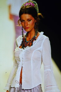 495562794_anna-sui-ss-2000(6).thumb.jpg.9648215326e0cce5063ee72dec5677e8.jpg