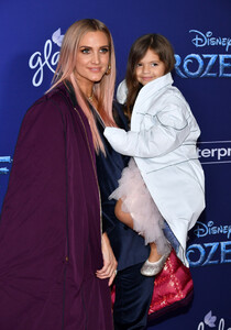 Ashlee+Simpson+Premiere+Disney+Frozen+2+Arrivals+4HrVwUmzbVkx.jpg