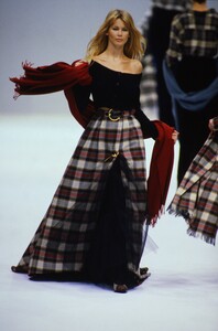 536113264_claudia(1).thumb.jpg.11a2b41199022c8702cbd4ace2011f8c.jpg