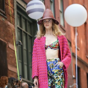 54146886_CynthiaRowleyRunwaySeptember2019NewYorkerwuaRMi7wZx.thumb.jpg.ee91a0e653c17eacb79e0593bfff5c6b.jpg