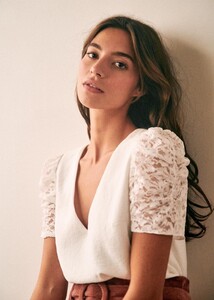 542212931_ColetteBlouseexzhb3gklfot5ew51woby.thumb.jpg.f9e9cca174d5b6ea152d9ee9e47bfa4a.jpg