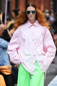 544937004_CynthiaRowleyRunwaySeptember2019NewYorksb6E2e4oHlxx.thumb.jpg.d15861d58cce1a4f018d4186134ed479.jpg