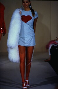 54531054_marc-jacobs-fall-1994(2).thumb.jpg.810271fe8a85ae28b95714d5806b5f9b.jpg