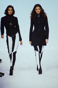 560643395_martine-sitbon-fw-1991-helena(2).thumb.jpg.0bda0f9951cf5e84ebdcdfc2ced1bfdf.jpg