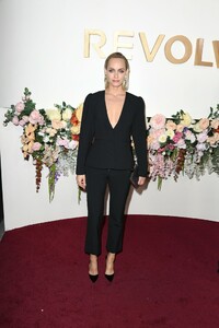 Amber+Valletta+3rd+Annual+REVOLVEawards+Arrivals+9qUzNo6Uekfx.jpg