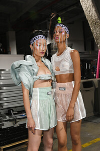 565745085_VfilesBackstageSeptember2019NewYorkFashion4q5c9lRsLhQx.thumb.jpg.ee3d6831d06c8a5730666654cb70f0fc.jpg