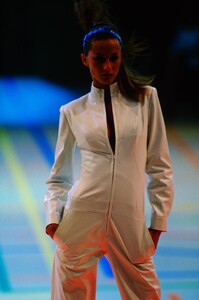 568033995_givenchy-ss-2000(7).thumb.jpg.6bf826a820021dca8f6cef7573c37018.jpg