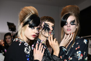 570784018_LibertineBackstageSeptember2019NewYorkQYotjFckQaTx(1).thumb.jpg.2f60102f57e9834adf3a8df054e8cea8.jpg