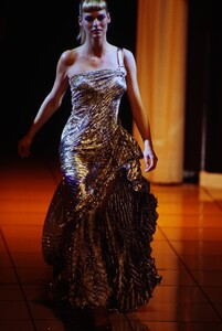 577957175_linda-evangelista(13).thumb.jpg.7553be6c2ea926cfcf109094205dd982.jpg