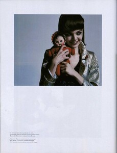 Jalouse #76 - December 2004-January 2005 - In The Mood For Toys - 010.jpg