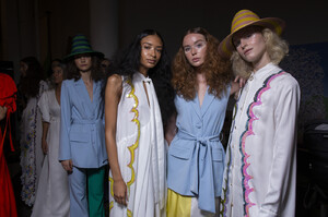 630186546_CynthiaRowleySpring2020BackstagesHt8AKDN0kUx.thumb.jpg.a9a6f6e554b0b7fa3f9f67df13a4c334.jpg