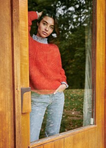 645882257_GiseleJumperoyrspwqwomwmzjdumkcs4.thumb.jpg.b7c3a0d5d7359da3903a00136778a81c.jpg