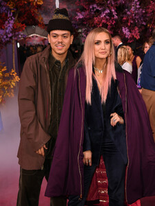 Ashlee+Simpson+Premiere+Disney+Frozen+2+Red+o5o55K52NgCx.jpg