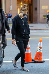        jen021119BZNimage101.jpg