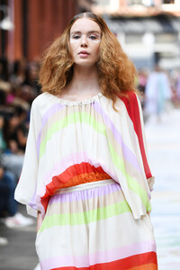 666113020_CynthiaRowleyRunwaySeptember2019NewYorklK5WyQRirwhx.thumb.jpg.133e9b3e42df3a89799361e8e0ab810d.jpg