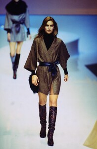 669346529_valentino-fw-1997(5).thumb.jpg.0ee4c1a6335c7989b30a190c470a0cee.jpg