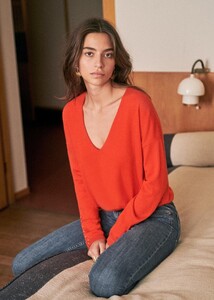 671753341_AmedeeJumperoxgi7ygdu3koj0r7snjos.thumb.jpg.59598062d162241b5ebb04f4cb589e70.jpg