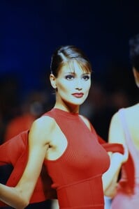 673097854_herve-leger-ss-1995(4).thumb.jpg.d9f40043e1da056d19ecfea8b13b08e8.jpg