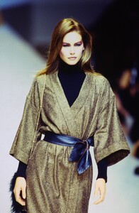 673680914_valentino-fw-1997(7).thumb.jpg.c42a946e16101dfcd43c27c7117ef82e.jpg