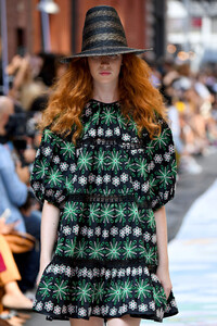 685288253_CynthiaRowleyRunwaySeptember2019NewYorkd6jsrFmgIpbx.thumb.jpg.20f9b11449ced9ca9a382b7c85703fd0.jpg