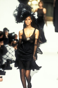 6910775_Chanel1994HauteCouture66.thumb.jpg.27194bf44d2ad03624576cfe8419b4d3.jpg