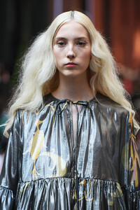 693410795_CynthiaRowleyRunwaySeptember2019NewYorkqewNT9Z0Kk4x.thumb.jpg.0c0e8205f8bd6fe0b066495b48c5e869.jpg