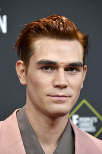 KJ+Apa+2019+E+People+Choice+Awards+Arrivals+B2Jq1ZDX1p9x.jpg