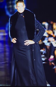 706213787_versace-hc-fw-1996(4).thumb.jpg.768b7a1e2506f0dd8283b173e59e9640.jpg