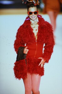 706708339_chloe-fw-1994(1).thumb.jpg.e91321d5b24ed5a26b42370c817c8d9a.jpg