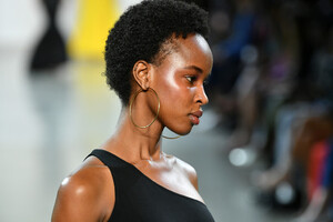 706933589_AlietteRunwaySeptember2019NewYorkFashiony4cXQbeO6FJx.thumb.jpg.6aade995c53631448a22382b36aa128a.jpg