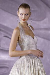 712190136_NaeemKhanRunwaySeptember2019NewYork5kzk2kmHu93x(1).thumb.jpg.9e11bea4aa4626e5382041750a78b15c.jpg