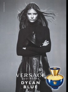 722726137_Faretta_Versace_Vogue201912.thumb.jpg.952ff05074883771df65d1c553f70175.jpg