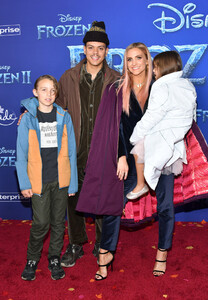 Ashlee+Simpson+Premiere+Disney+Frozen+2+Arrivals+zvqvYjdusKJx.jpg