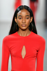 74183337_AlietteRunwaySeptember2019NewYorkFashionhoQCAcwxZk-x.thumb.jpg.67968215aa472f6af020ded72f12a7e6.jpg